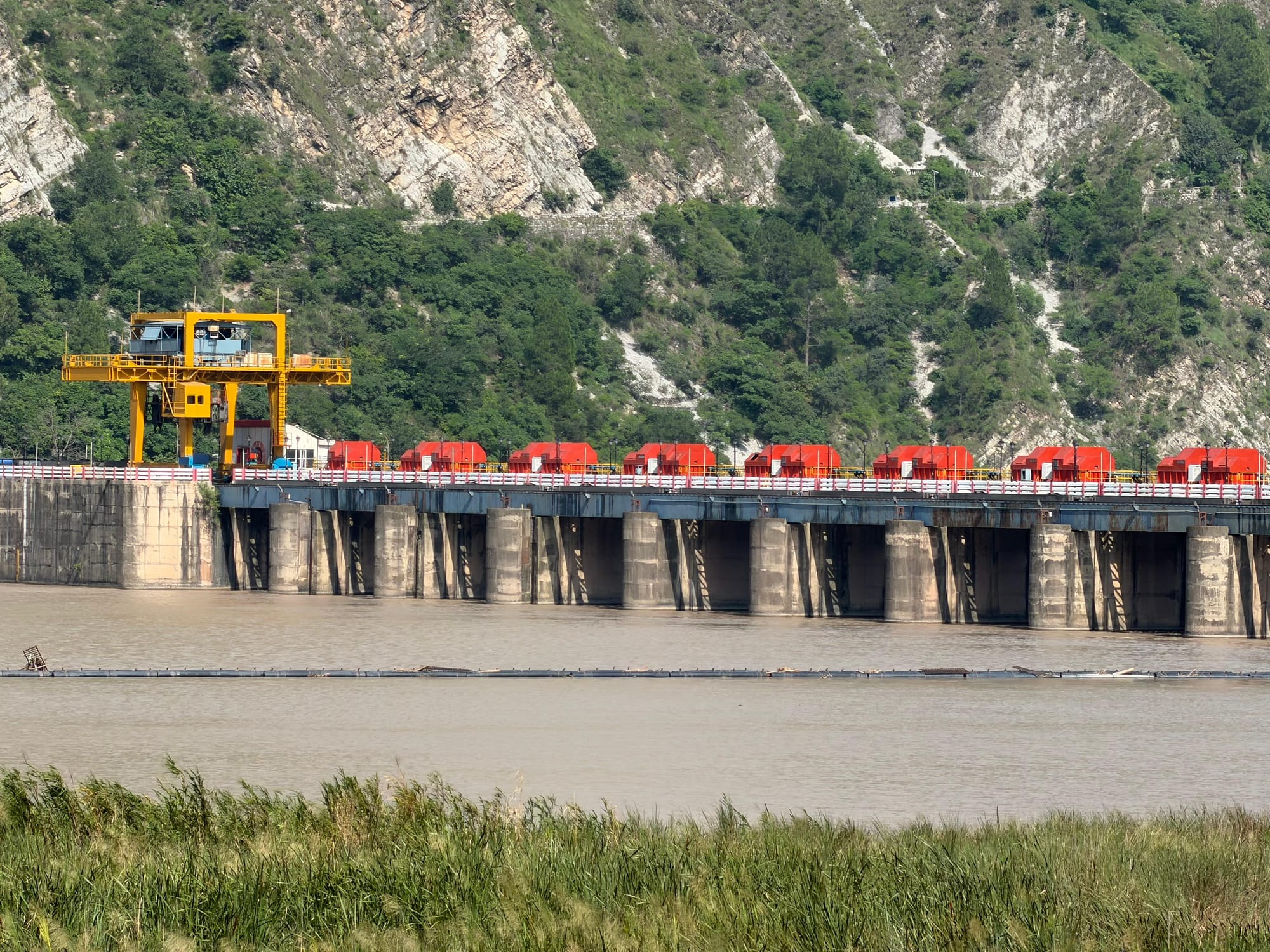 Diversion barrages