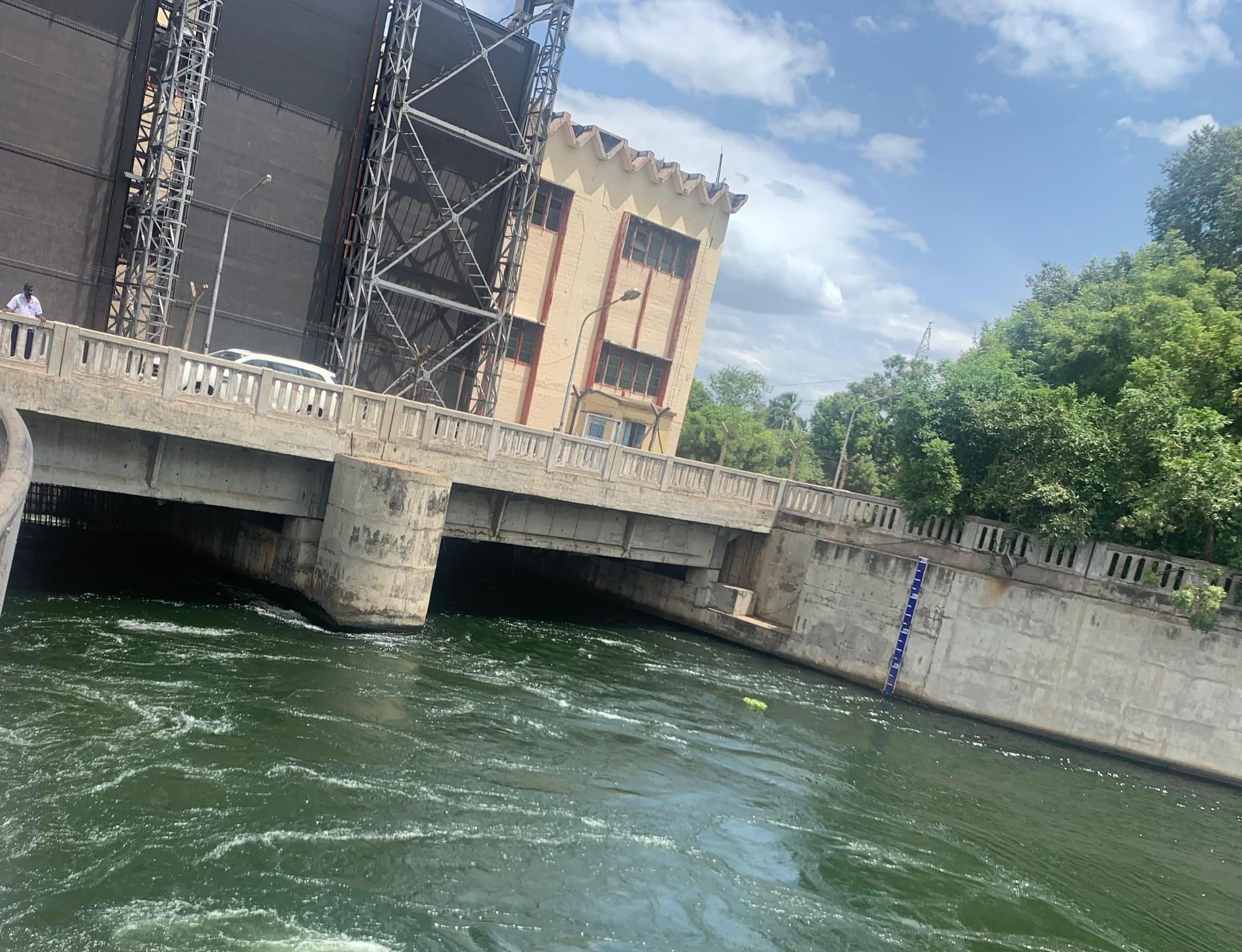 Trench-weir intakes