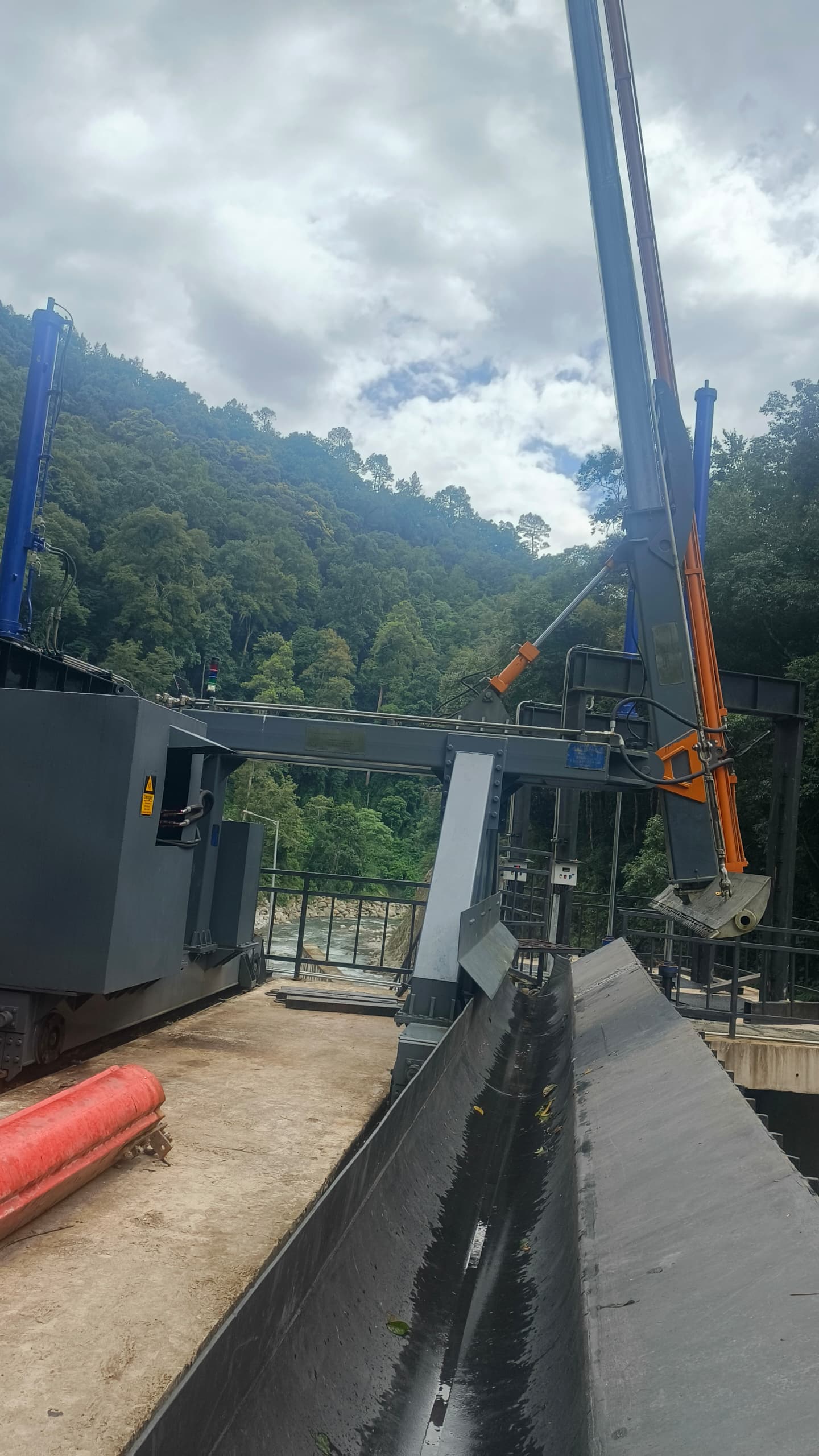 Reservoir intake dredging
