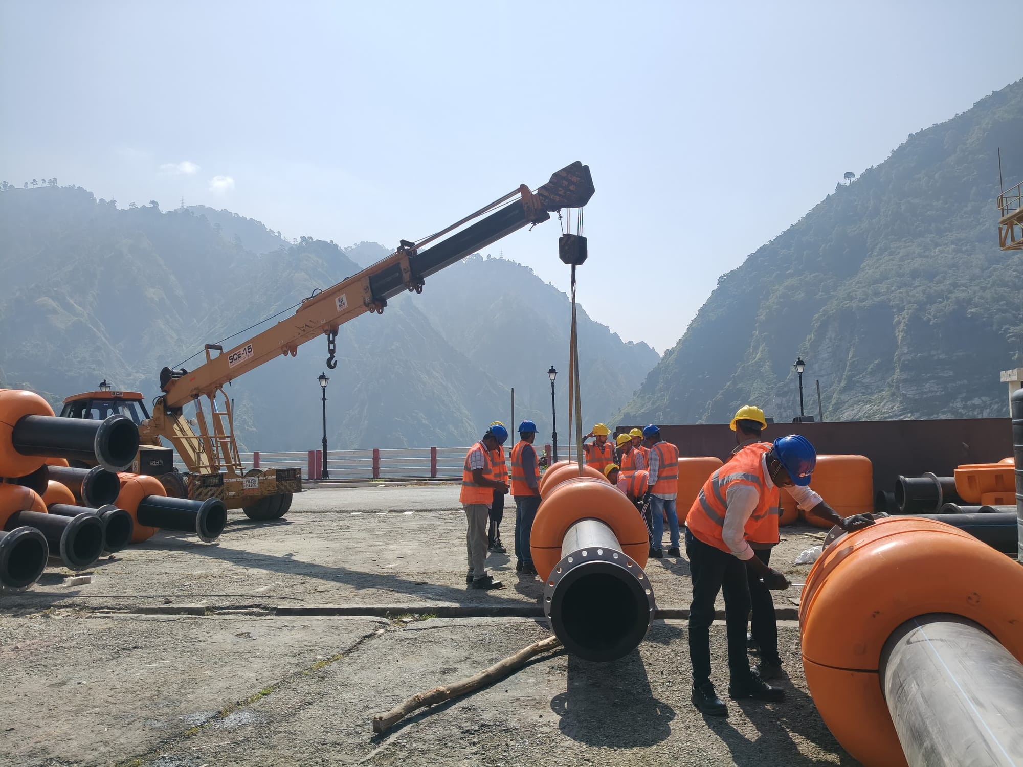 Floating pipeline crew