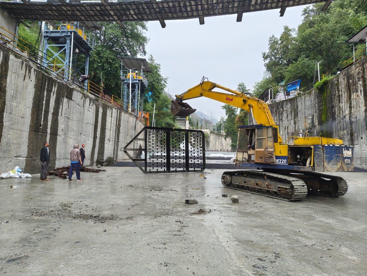 Intake gate installation
