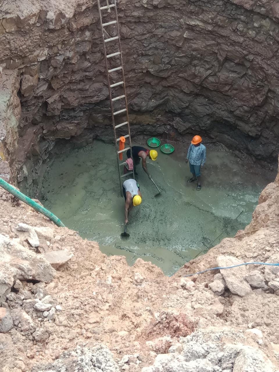 Foundation shaft desilting