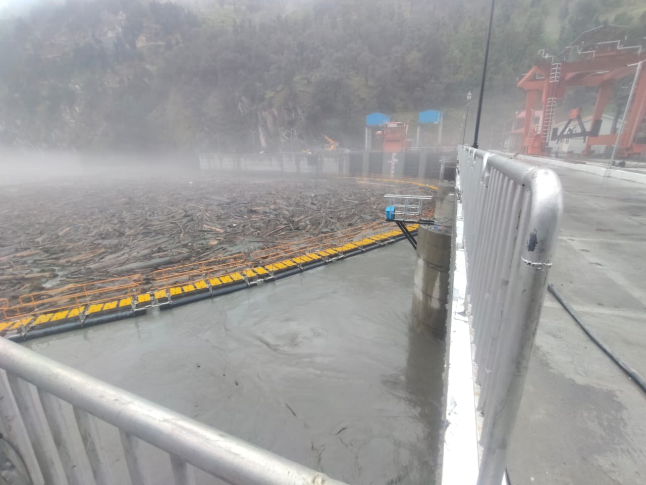 Spillway with debris boom