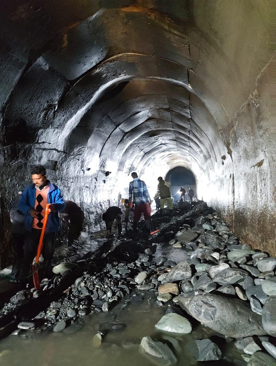 Tunnel desilting